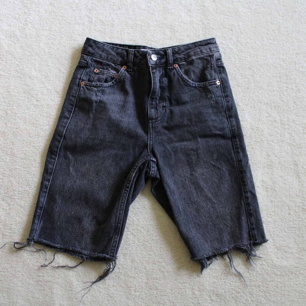 TOPSHOP: DESTRESSED DENIM BIKE SHORTS
